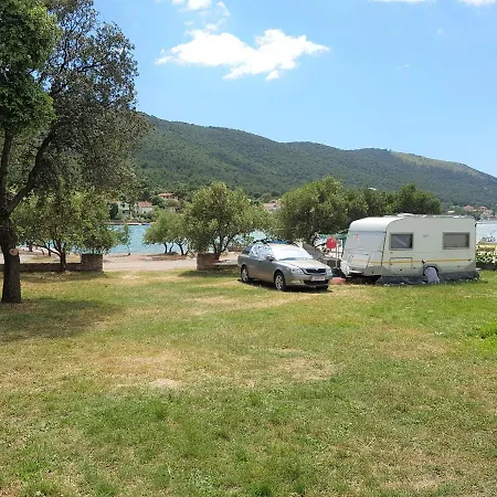 Auto Camp On The - *